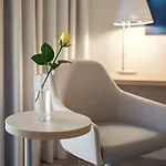 Courtyard By Marriott Center