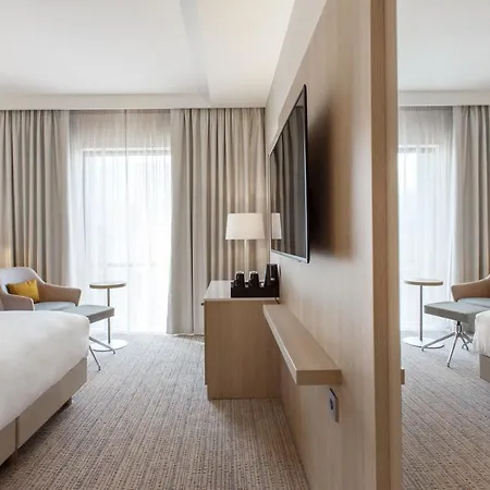 Courtyard By Marriott Center