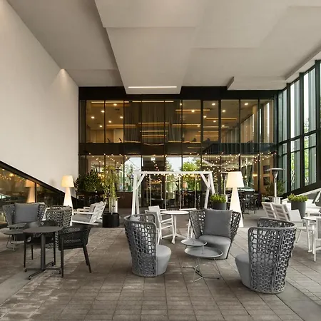 Courtyard By Marriott Center