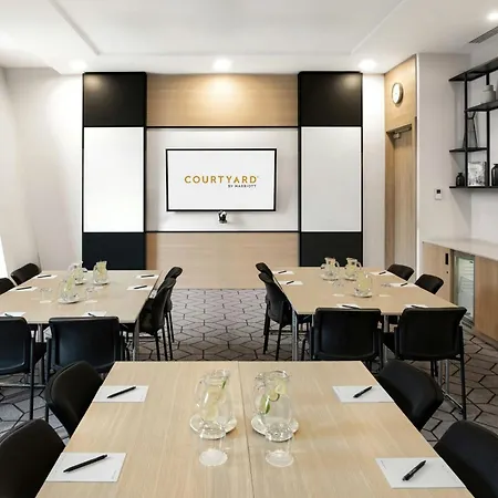 Courtyard By Marriott Center Вільнюс