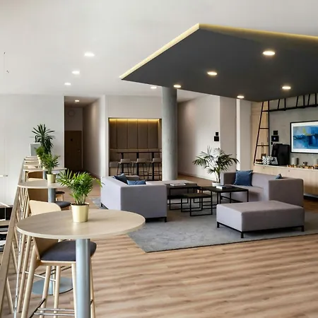 Готель Courtyard By Marriott Center