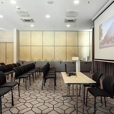Courtyard By Marriott Center וילנה