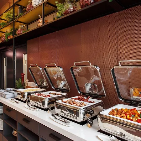 Courtyard By Marriott Center Hotell 4*