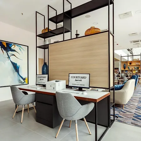 Courtyard By Marriott Center מלון וילנה