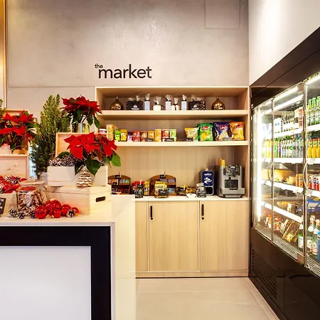 Courtyard By Marriott Center מלון