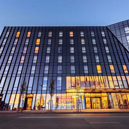 Courtyard By Marriott Center Hotel