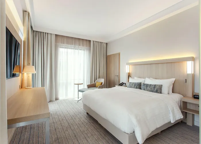 Courtyard By Marriott Center