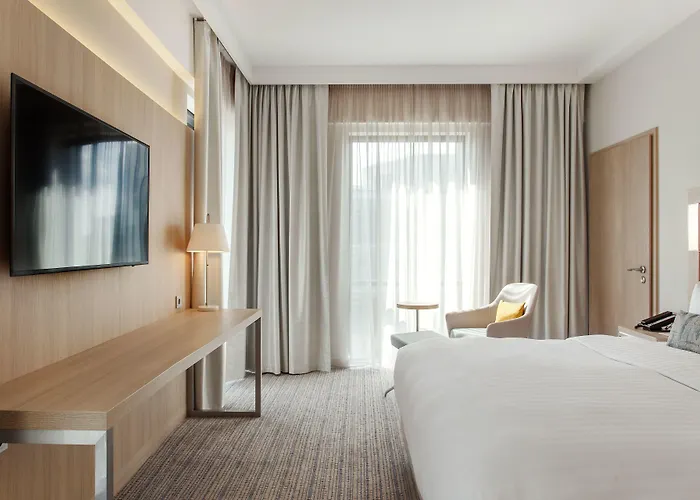 Courtyard By Marriott Center