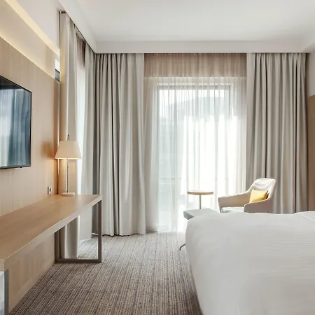 Courtyard By Marriott Center