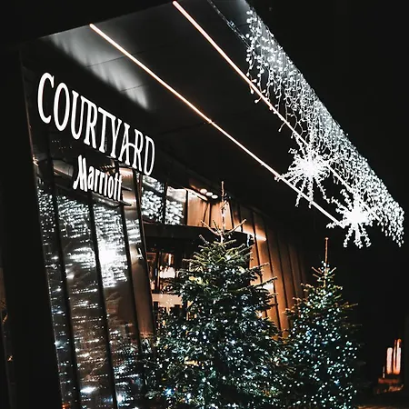 Courtyard By Marriott Center Hotel