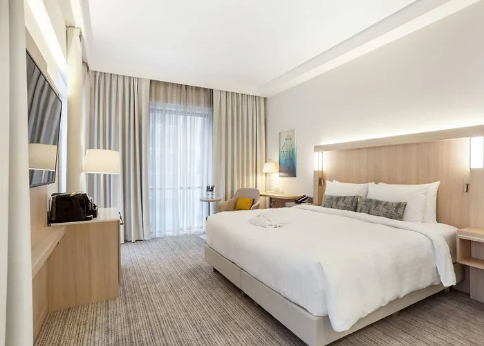 Courtyard By Marriott Center