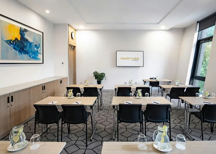 Courtyard By Marriott Center